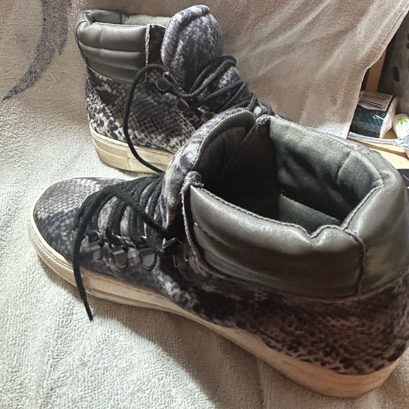 Madden Girl Sneaker Boot - Size 7 - Picture 8 of 10